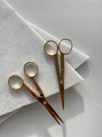 Schere gold, minimalistisch