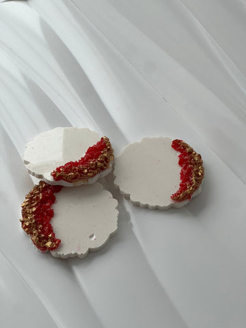 Resin Gastgeschenke mit rot/goldenem Steinrand