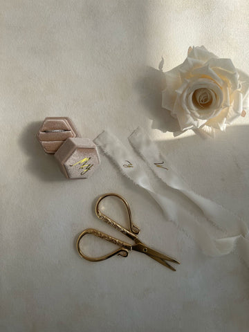 Ringband aus Satin, Initials