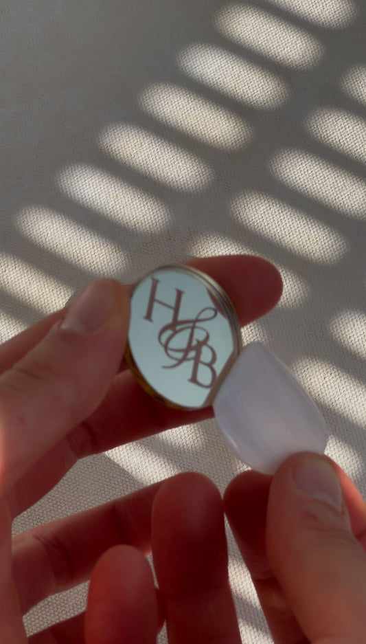 Monogramm Badges aus verspiegeltem Acrylglas